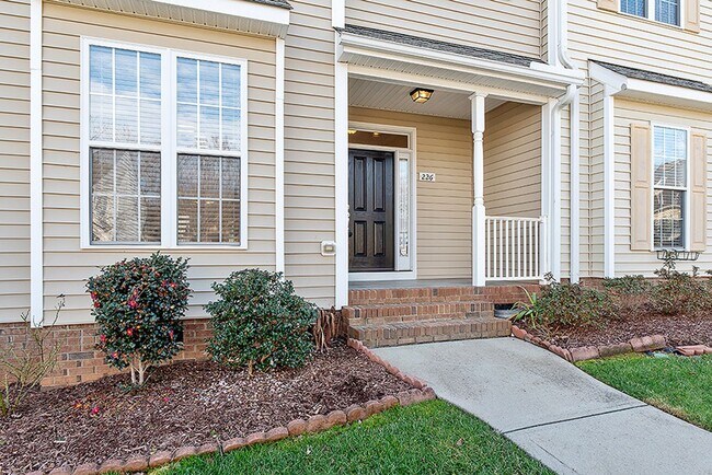 Building Photo - 3 Bed, 2.5 Bath Townhome in the heart of D...