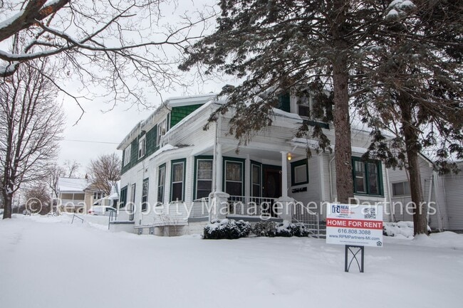 Building Photo - Baraga Duplex