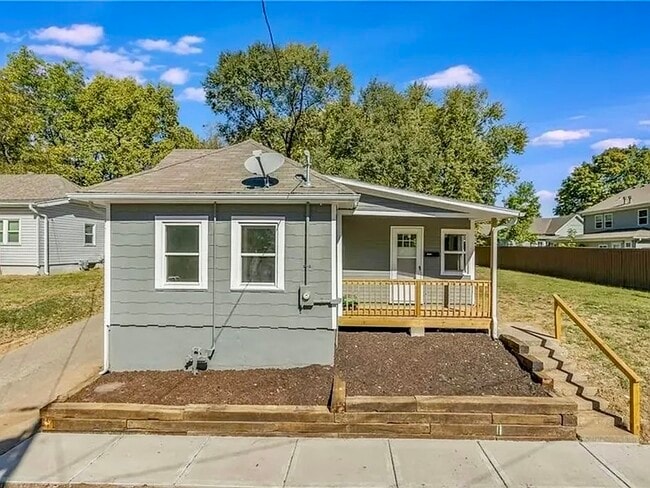 Building Photo - 426 E Elm St