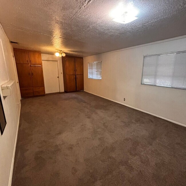 Foto del edificio - 4 Bedroom House in Hudson Park