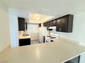 Building Photo - 764 Lawrence Dr