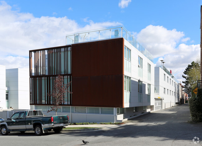 Building Photo - 6th + Steele