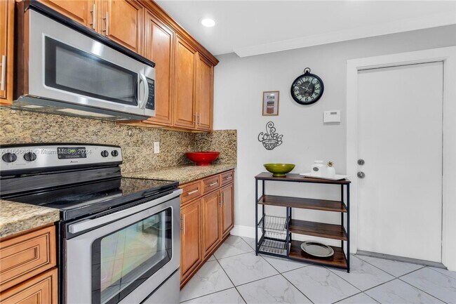 Foto del edificio - 584 SW 166th Terrace