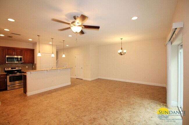 Foto del edificio - Beautiful 3 Bedroom Townhouse Near Both Bases