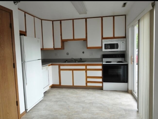 2 BED KITCHEN - Oak Brooke