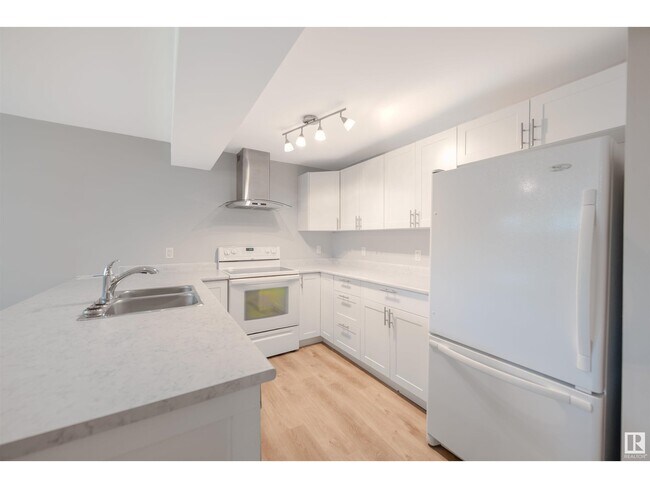 Building Photo - 11908 45 St NW