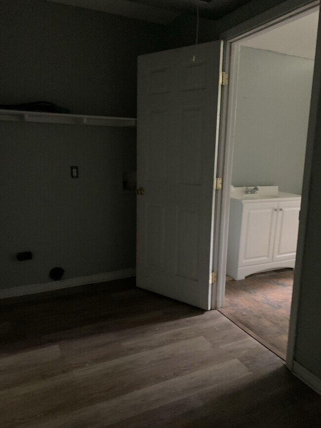 Building Photo - Old House