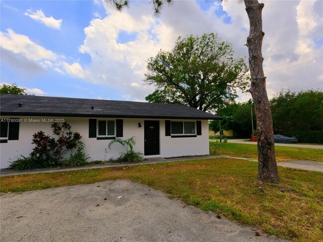 Building Photo - 4876 Serafica Dr