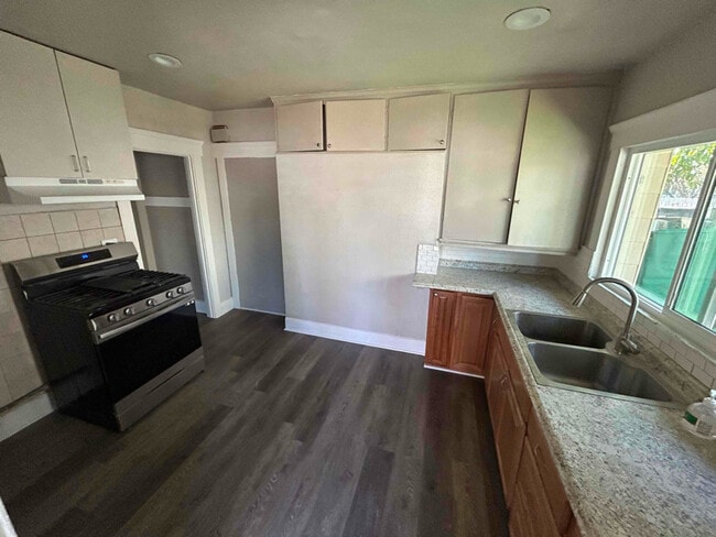 Photo - 411 W Chestnut Ave Apartment