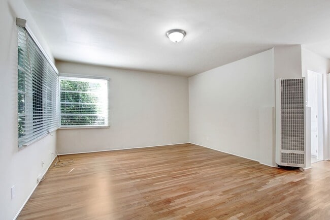 Building Photo - 2202-2206 20th St in Santa Monica!  Near Ocean Park Blvd.