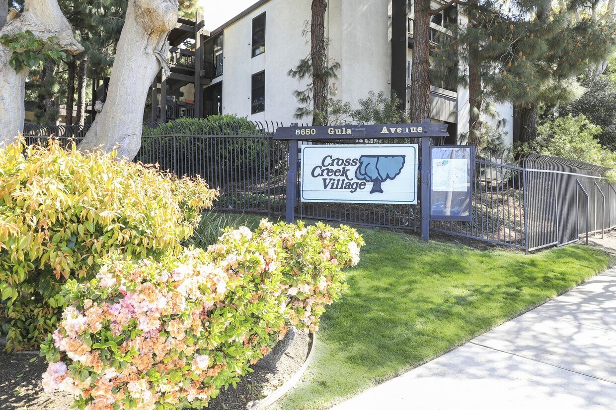 Primary Photo - 3 Bedroom Apartment near to LMU, minutes t...