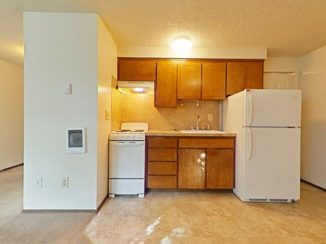 Building Photo - 1 Bedroom Apartment ~ Close to Campus ~ Ca...