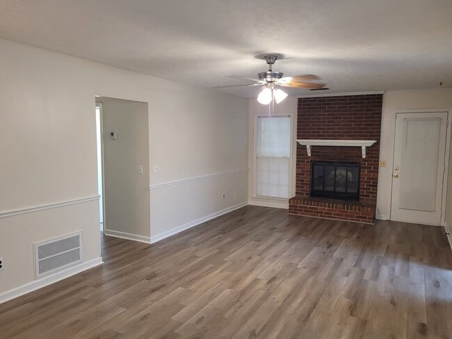 Foto del edificio - Beautiful 3-bedroom/2 bathrooms