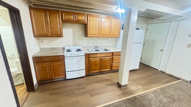 Foto del edificio - 1517 Eielson St
