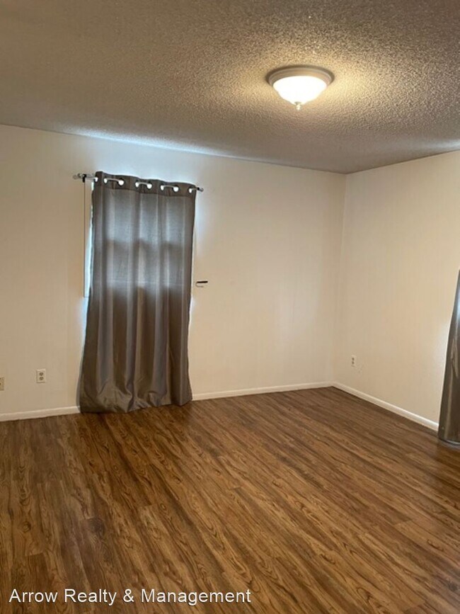 Building Photo - 2 br, 1.5 bath House - 504 W. 7th Ave