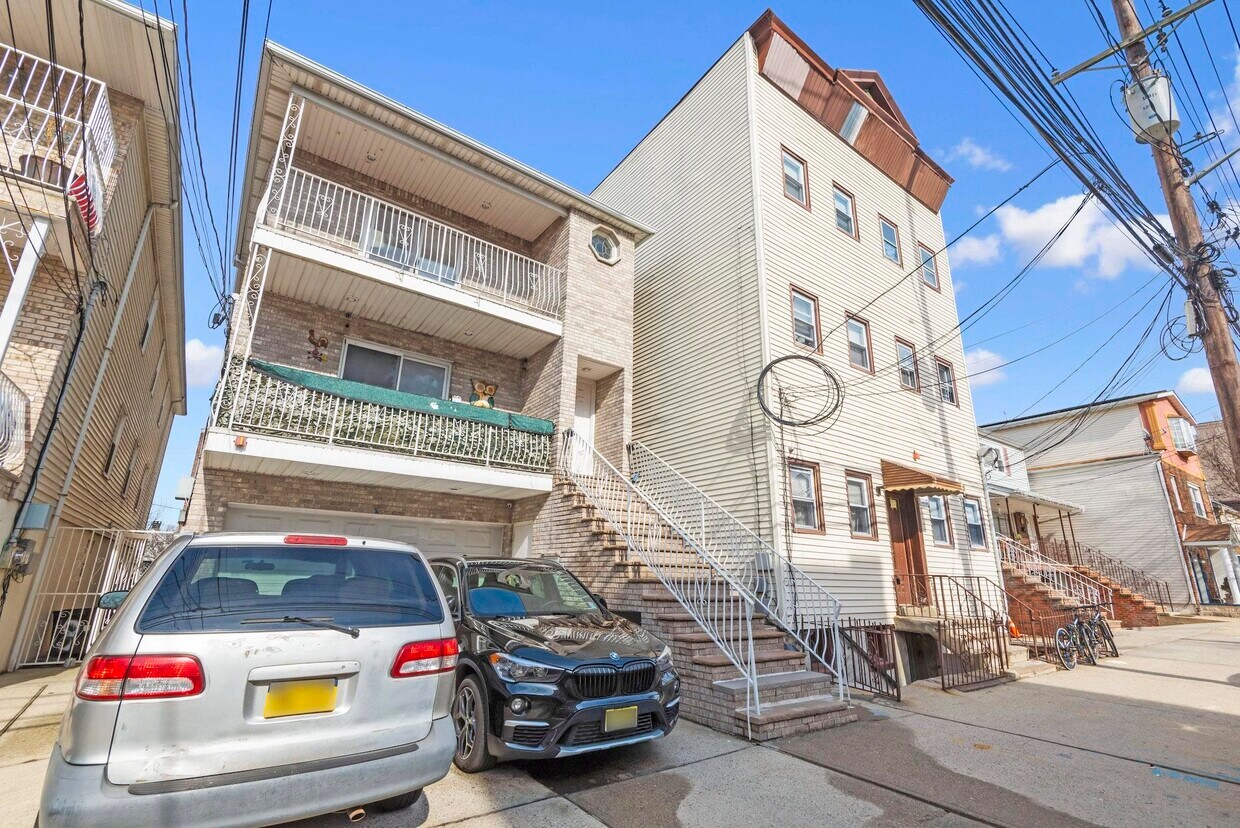 118 70th St Unit 3, Guttenberg, NJ 07093 Condo for Rent in Guttenberg