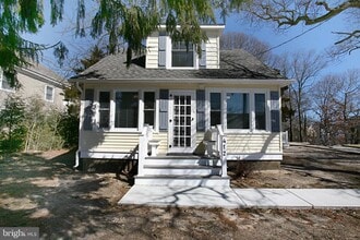 Building Photo - 412 W Ocean Heights Ave