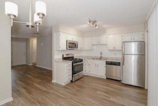 Building Photo - Newly remodeled 3-bedroom Townhome