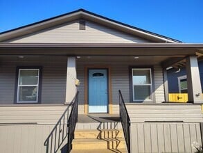 Building Photo - 622 SE Parrott St