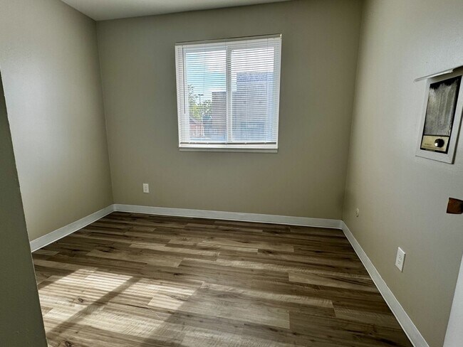 Foto del edificio - 1330 W 5th Avenue
