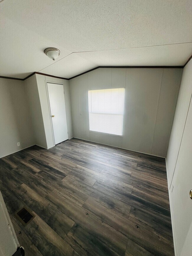 Foto del edificio - 33230 Walker North Rd