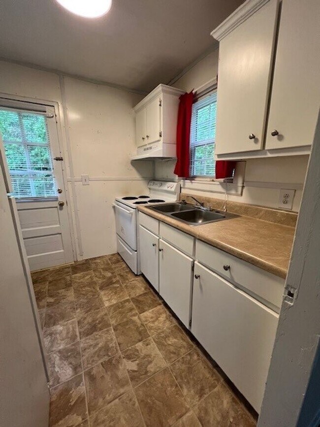 Foto del edificio - 309-311 Rose Ln