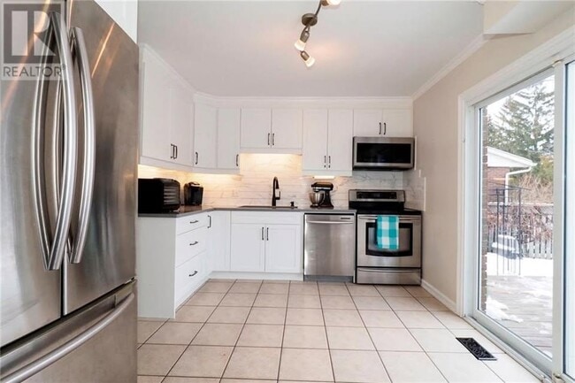 Building Photo - 15 Harwood Rd