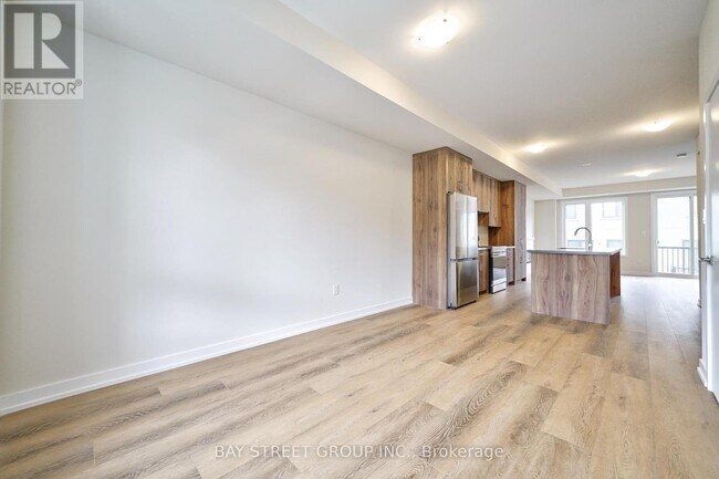 Photo du bâtiment - 1324 Kaniv St