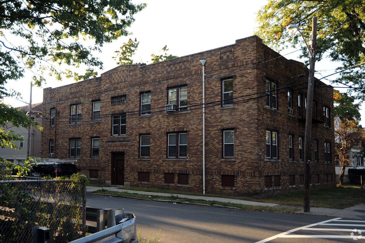 Building Photo - 6 Valley St