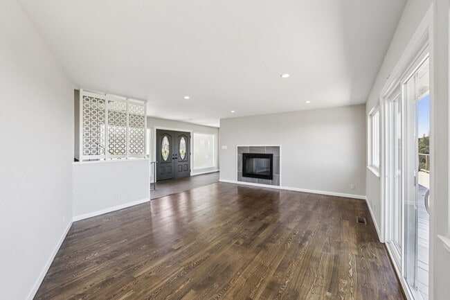 Foyer-Living Room-Fireplace - 12 Belvedere Ct