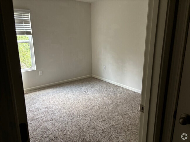 Building Photo - 464 Stoneybrook Dr