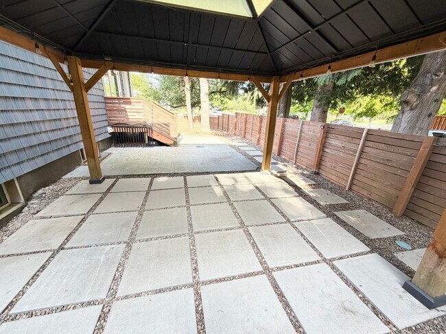 Building Photo - North PDX Haven: 2bd/1bath Bikeable Bungalow with Huge Covered Patio & Central A/C
