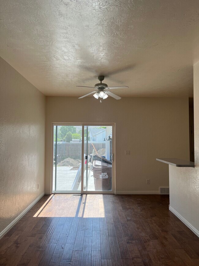 Building Photo - 4146 NE Pinion Cir