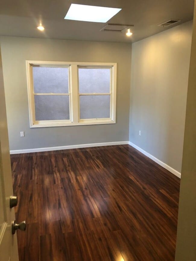 Building Photo - Beautiful 1 BD, 1 BA in the Heart of Hillcrest!