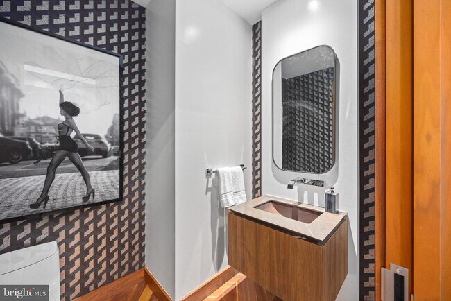 Building Photo - 300 International Drive