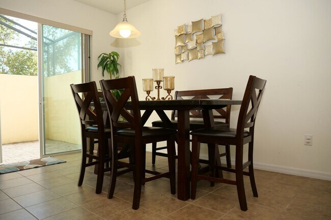 Foto del edificio - Beautiful Fully Furnished 4-Bedroom Home i...