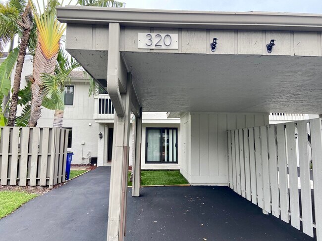 Foto del edificio - 320 Deer Creek Wildwood Ln E