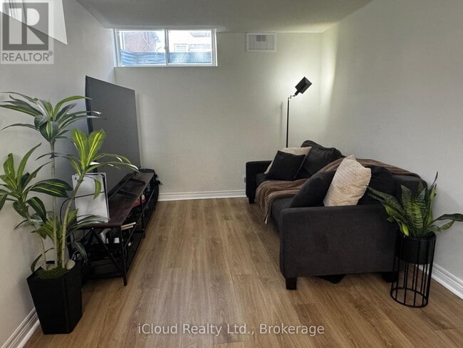 Building Photo - 3925 Lodi Rd