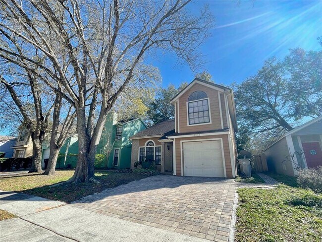 Foto del edificio - 1234 Crossfield Dr