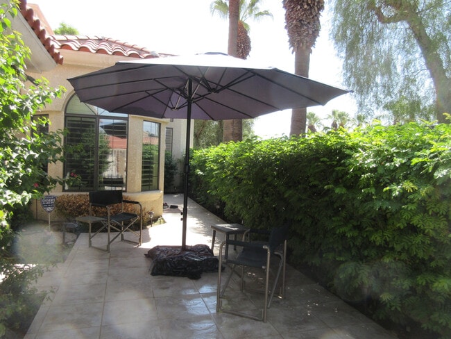Building Photo - 100 Brandigo Cir
