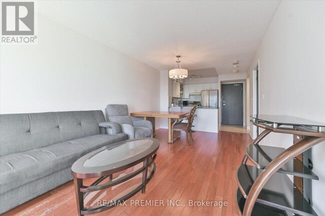 Building Photo - 210 Victoria St