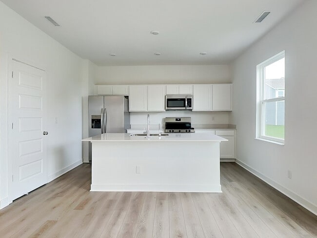 Building Photo - 1712 Mantis Wy