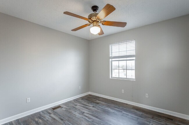 Building Photo - Beautiful 4 Bedroom Home - Located In Oolt...