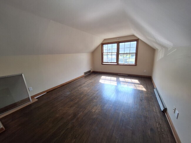 Building Photo - 5650 N 97th St