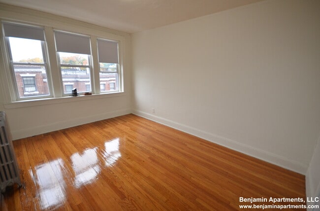 Building Photo - 127 Sutherland Rd