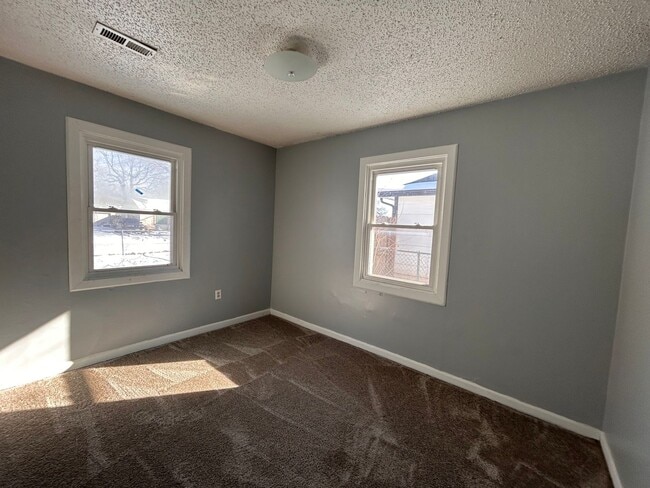 Foto del edificio - Cute 3 Bed 1 Bath Home -SECTION 8 APPROVED!