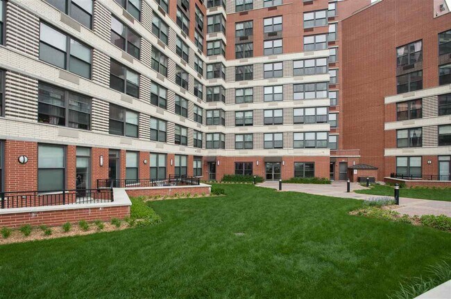 Building Photo - 102 Christopher Columbus Dr