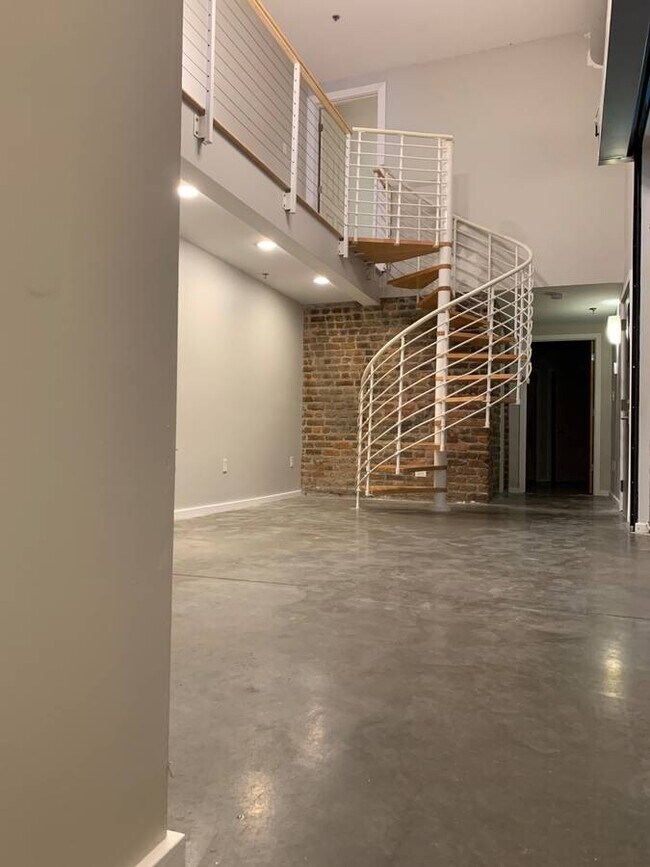 Photo - 16 W Broad St Apartments