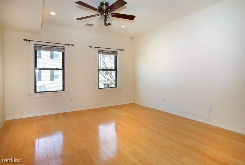 Primary Photo - 3 br, 1 bath Apartment - 156 O St Unit 2MA