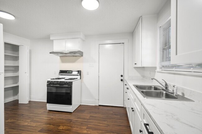 Foto del edificio - 904 Mansfield St